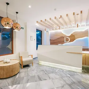 Debambu Atarazanas Aparthotel Malaga