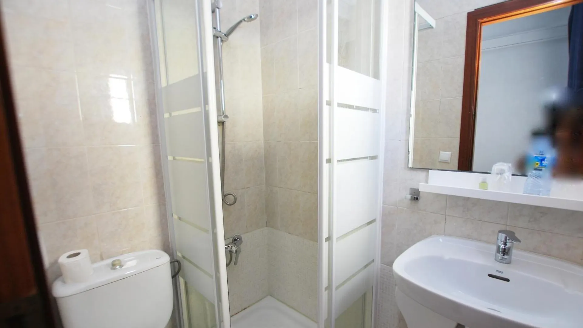 Hotel Tres Leones Vilassar De Mar 2*,  Spain