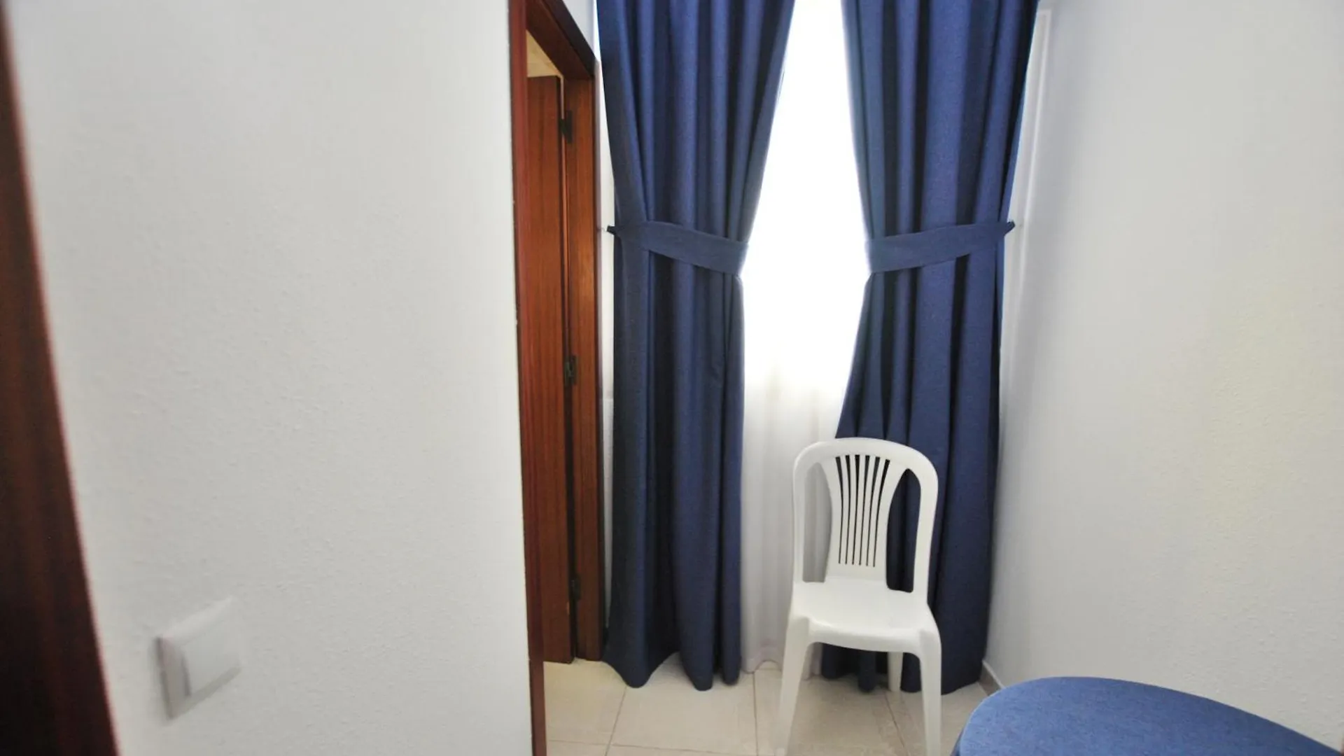 Hotel Tres Leones Vilassar De Mar 2*,