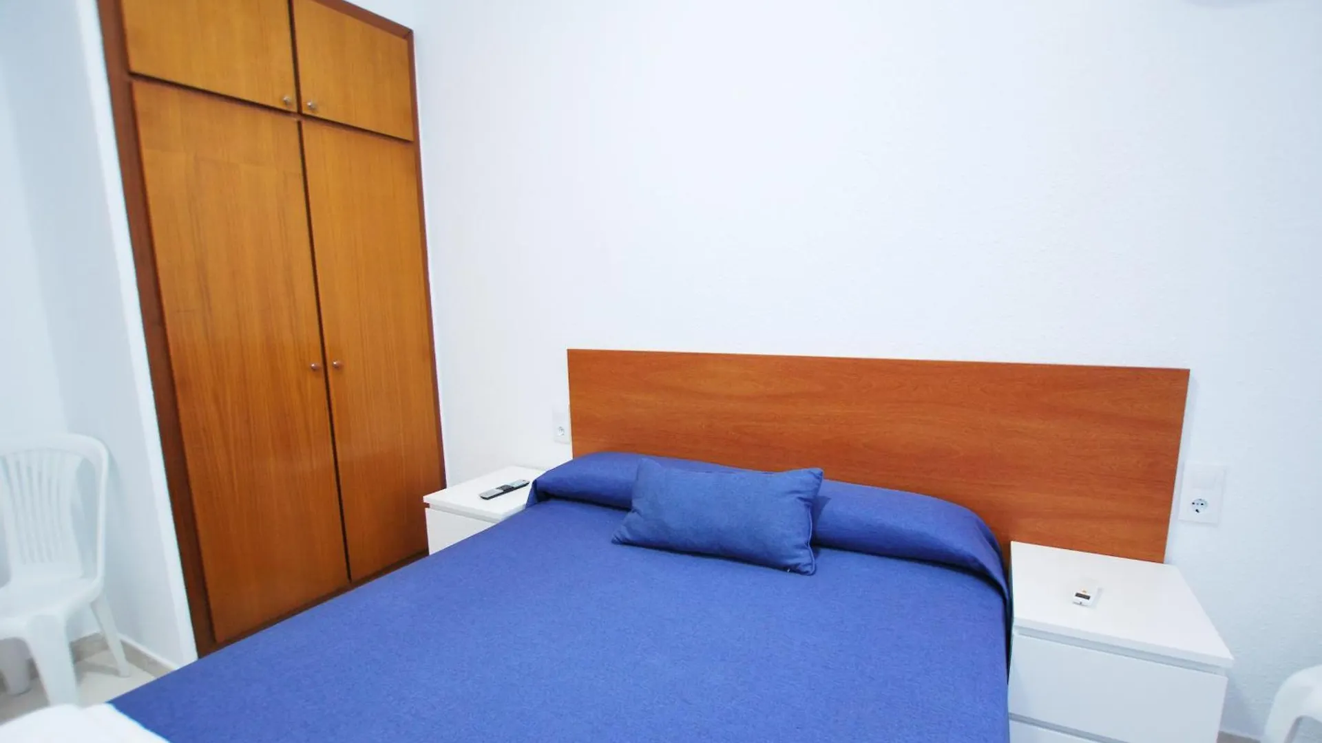 Hotel Tres Leones Vilassar De Mar 2*,  Spain
