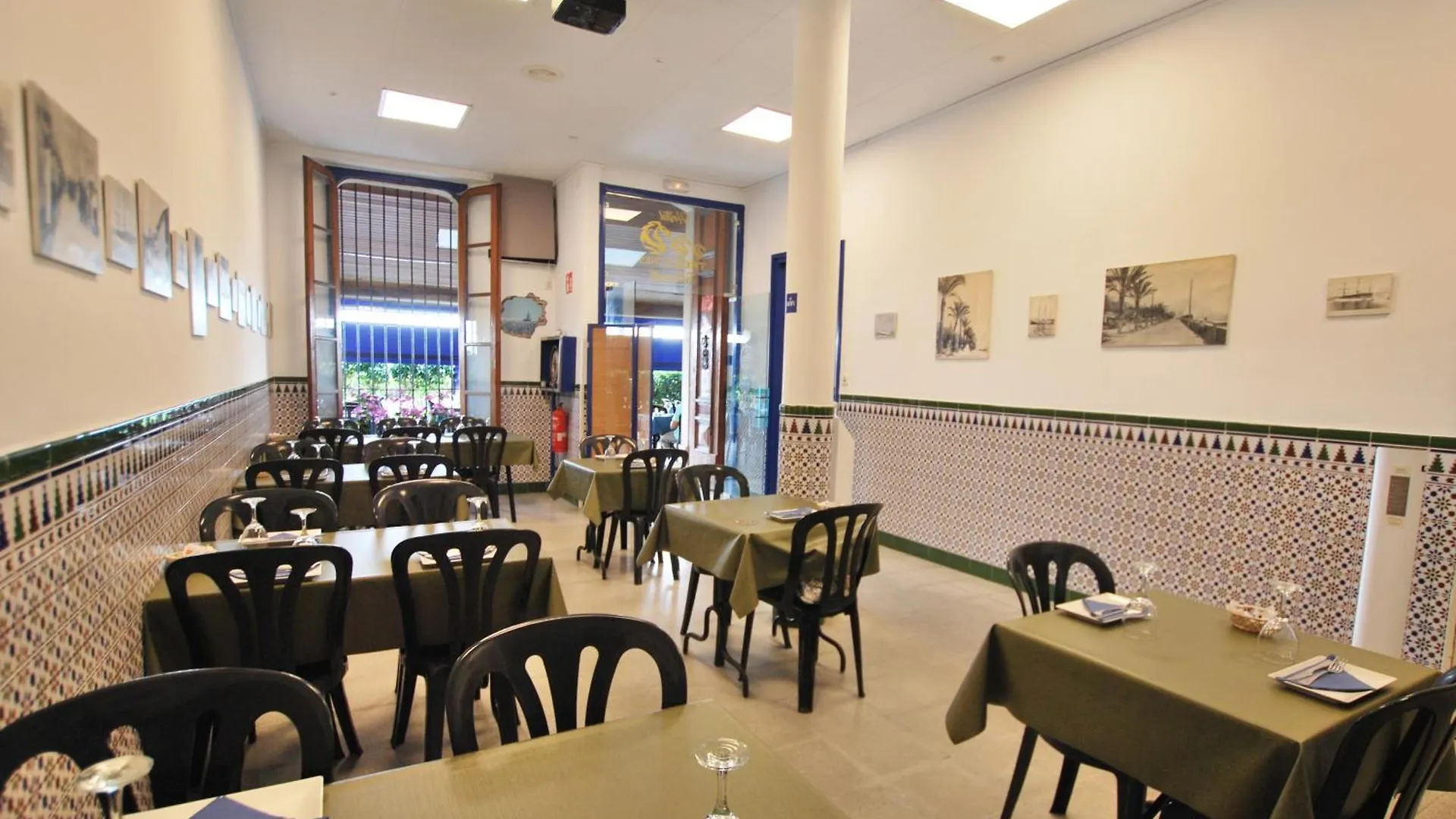 Hotel Tres Leones Vilassar De Mar 2*,