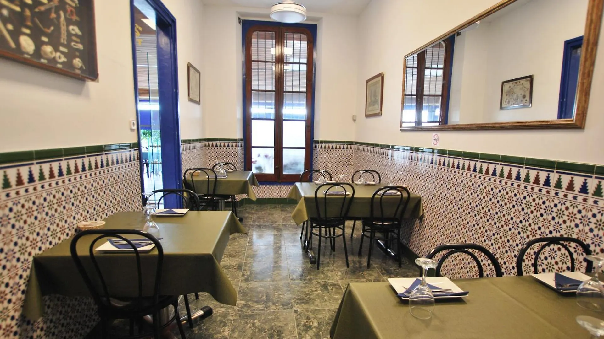 Hotel Tres Leones Vilassar De Mar 2*,